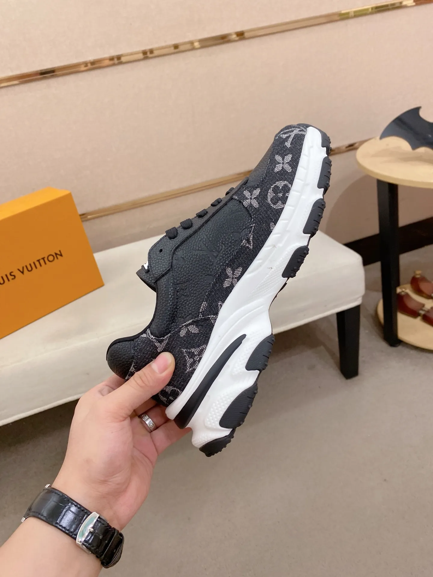 Men's shoes 442💰louis vuitton (Louis Vuitton/lv)🔍🔍The new counters are on sale at the same time. The uppers are imported from Italy. ⃣️Re-engraved🇮🇹💪💪, ⚠Sole: The original sole is specially provided by the original factory, the exclusive movable molded sole is super comfortable, ⚠Original and single goods 🔍high quality, you can enter and leave the counter at will, welcome to compare⚠. Code number: 38-44 (45/customized, non-refundable)